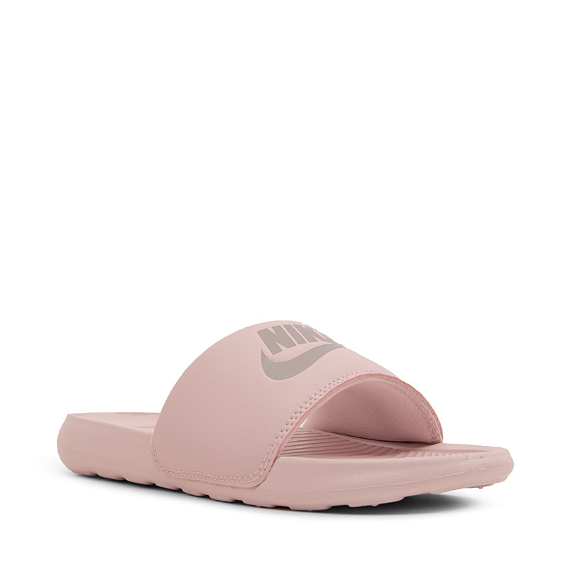 NIKE-VICTORI ONE W - available at RUBINO  