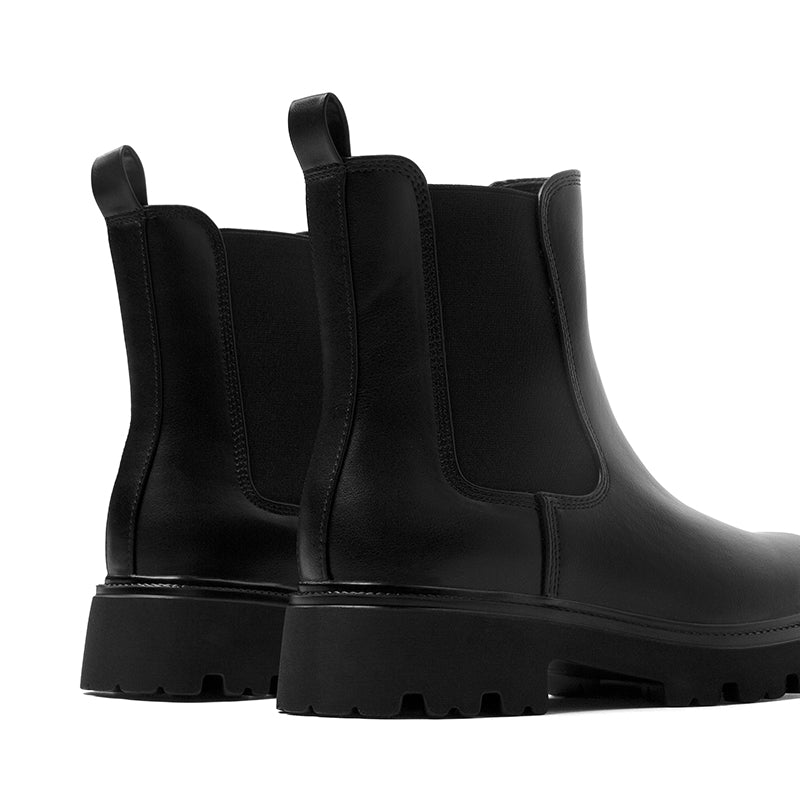 STEVE MADDEN-BACKSTRT - available at RUBINO  