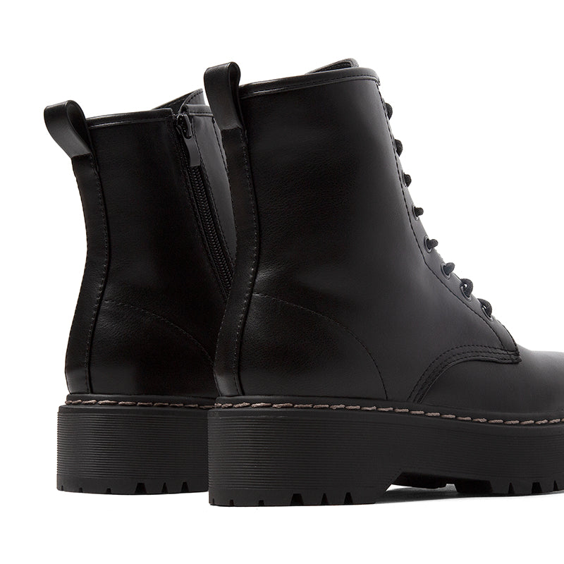 STEVE MADDEN-BETTY - available at RUBINO  