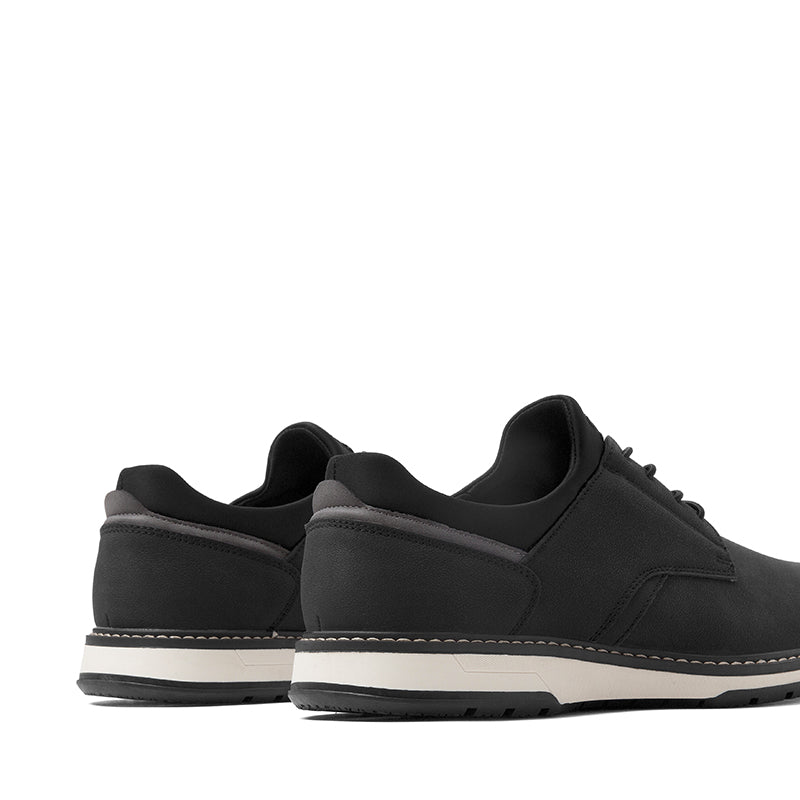 STEVE MADDEN-GUNTHER - available at RUBINO  