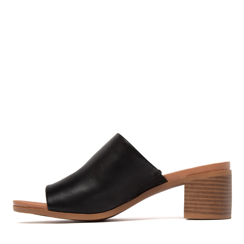 STEVE MADDEN-KACEY - available at RUBINO  