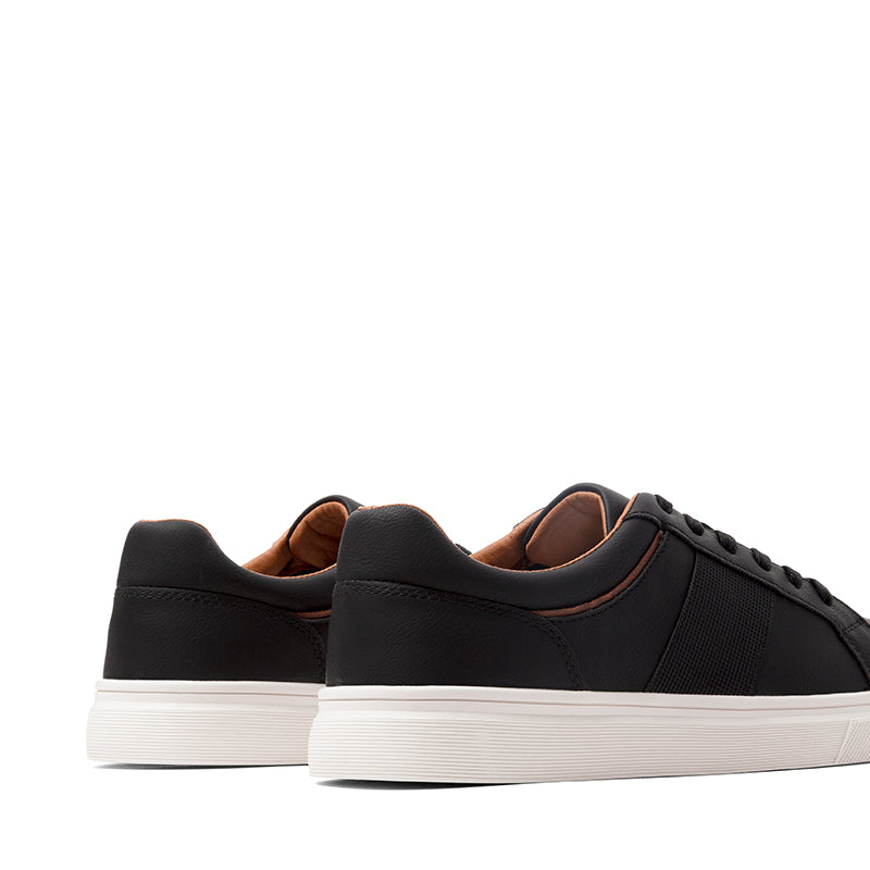 STEVE MADDEN-STORMZ2 - available at RUBINO  